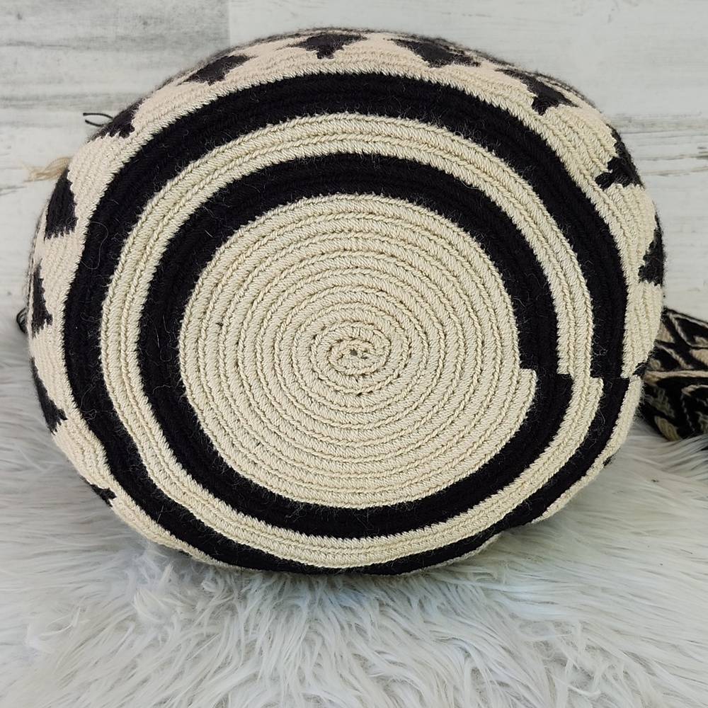 CHILA HANDMADE DRAWSTRING BUCKET BAG - Picture 8 of 13